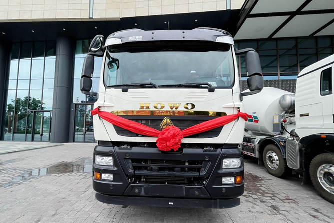 更轻！更智能！ 豪沃TX智联搅拌车火热上市，燃爆成都！