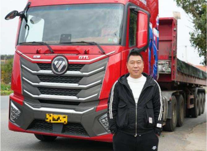 百公里省10L油！刘师傅：欧曼星翼520混动重卡运输砂石料高效节油效益好