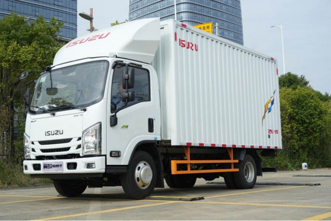 五十铃独创飞翼重载梁  翼放 EMT 猛犸象可堪重用助你高效创富