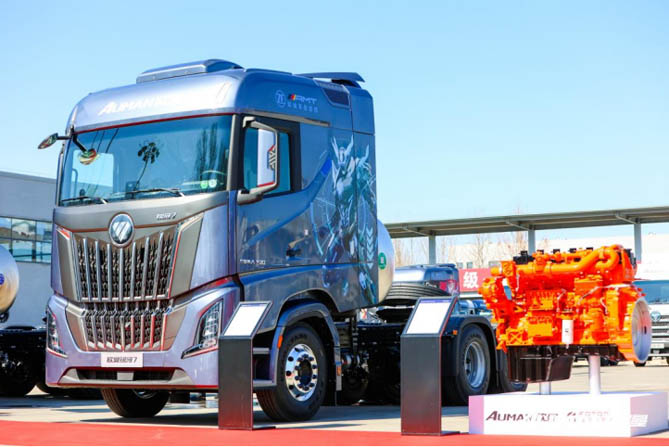 欧曼银河 7 系列 630 大马力燃气车：精进干线物流时效与成本双效能