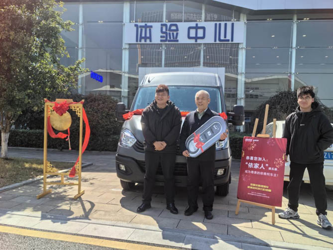 退役老兵千里奔现，以车为家续写半生依维柯情缘