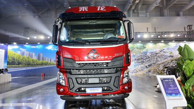 邮政、京东、顺丰都选它！乘龙H5 LNG大单桥如何破解运输难题？