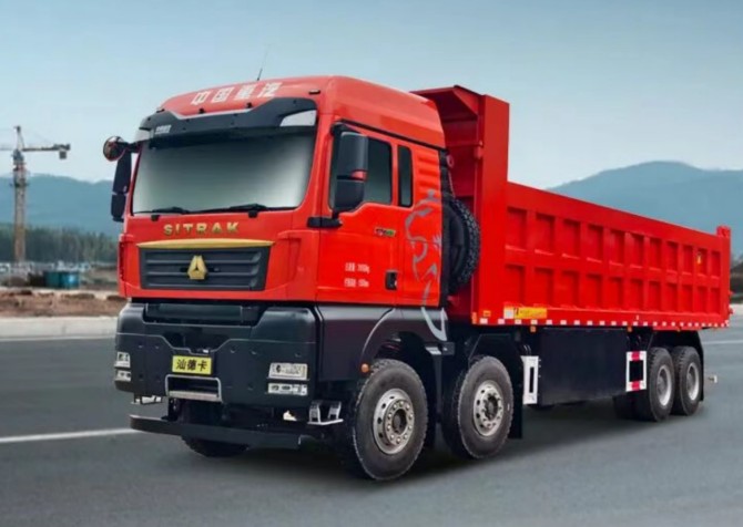 中国重汽汕德卡新能源自卸车——工地“定心丸”，稳住大场面