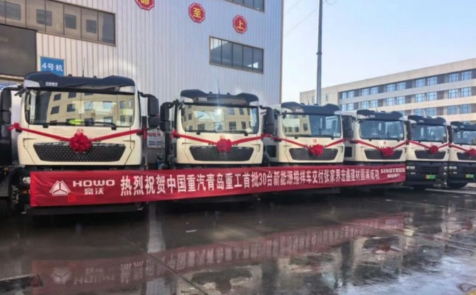 开年捷报传，征程自此启！中国重汽喜迎批量交付“开门红”！